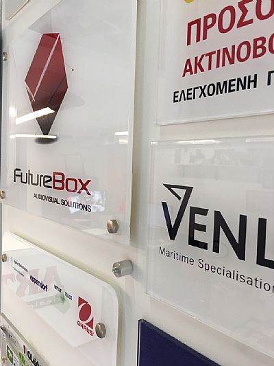 PLEXIGLASS ΠΙΝΑΚΙΔΕΣ